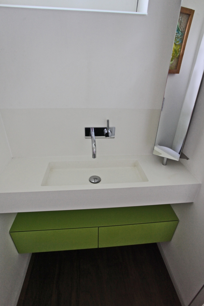 Ausgefallenes Waschbecken für Gäste WC und Waschtisch auch mit schmalem Unterschrank lieferbar